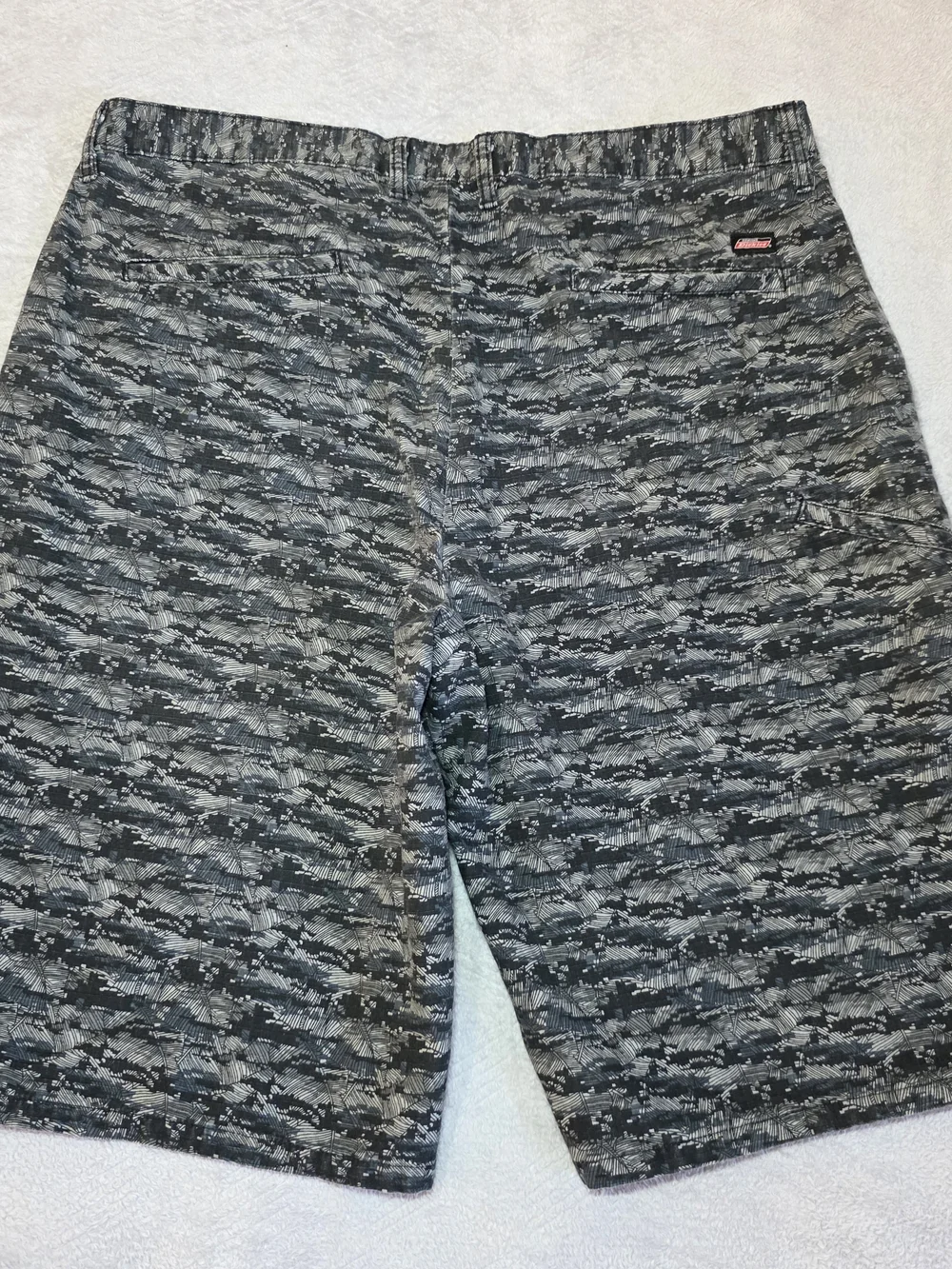 Men's Patterned Flat-Front Cotton Shorts in Black and Gray